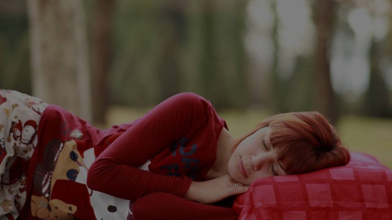 Exploring the Pros and Cons of Sleeping in Your Car: A Guide for Road Warriors - Vanturas