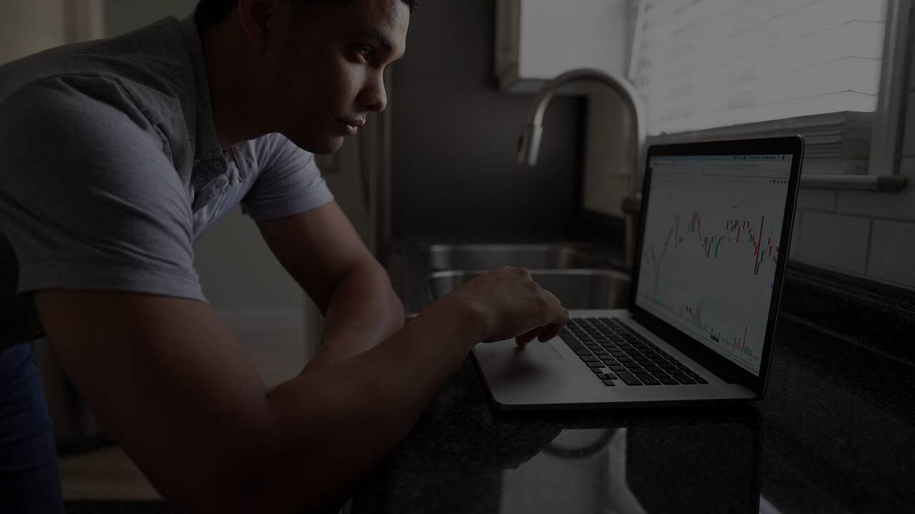 Key Factors to Evaluate Before Making an Investment Decision - Vanturas